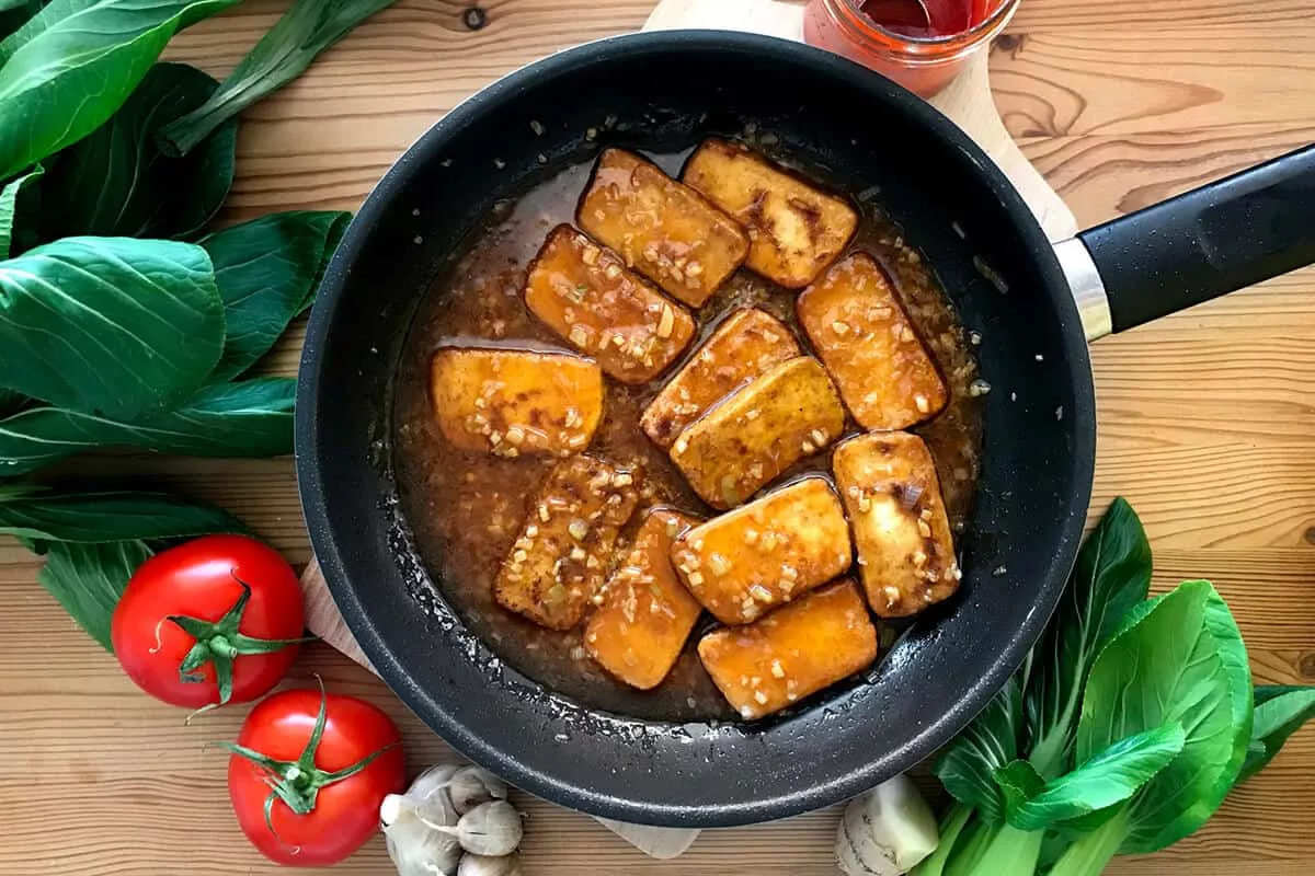 Šéfkuchař George 9 Tento tofu pokrm zvládne každý – Rychlý recept, který se stane vaším favoritem Vegetariánské recepty Zdravá výživa  Zelenina Vegan Tofu Stir-fry Sójová omáčka 